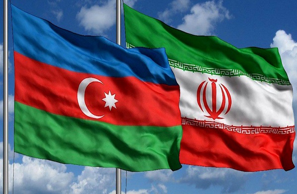 نمایش پرچم ایران بر سازه «مرکز حیدر علی‌اف» در باکو+ فیلم