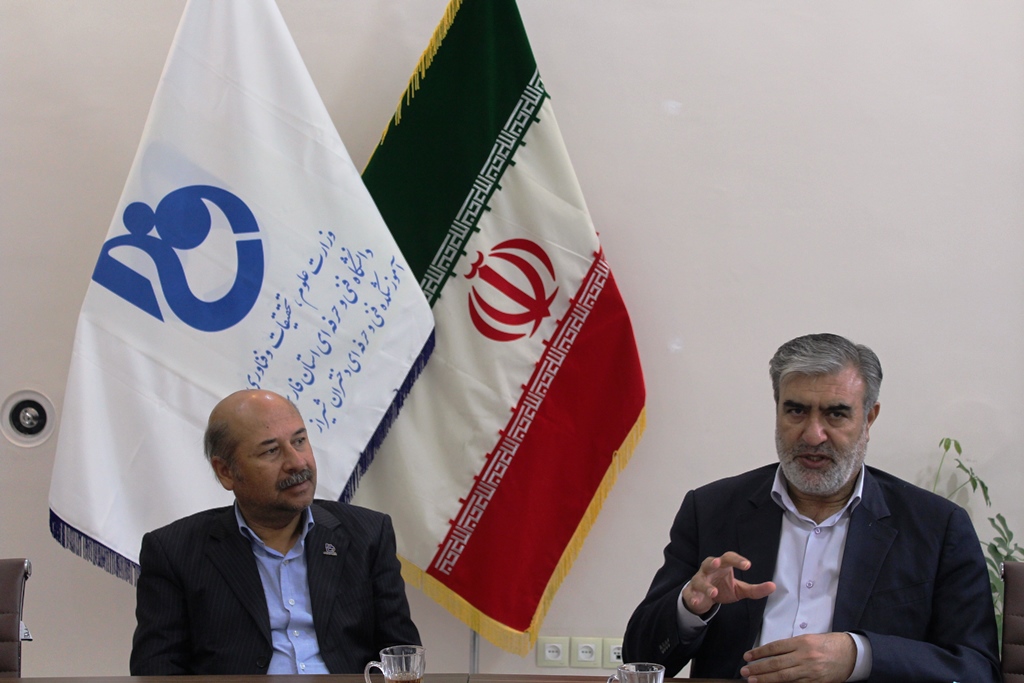 منابع آموزش عالی به سمت دانشگاه مهارتی فنی و حرفه‌ای سوق داده شود