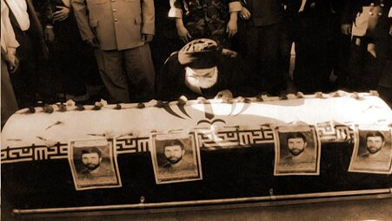 ۷ پرده درباره زندگی شکارچی بزرگ منافقان / از حضور در محضر امام خمینی (ره) تا لحظه بوسه آیت الله خامنه‌ای بر تابوت شهید صیاد شیرازی