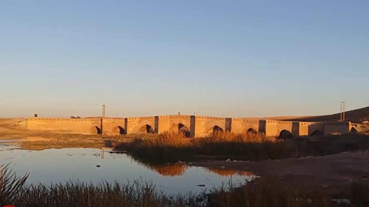 نمایی زیبا از پل تاریخی فرهادآباد در قروه + فیلم