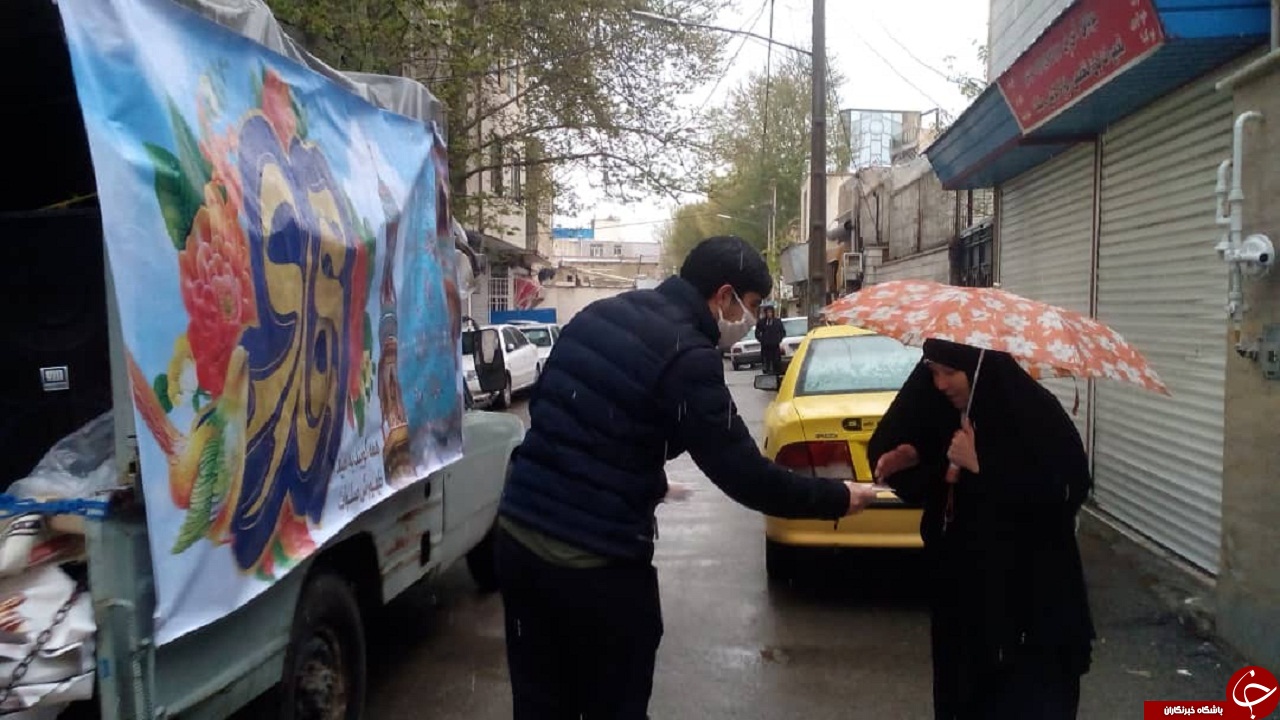 مواد غذایی و بهداشتی، عیدی بسیجیان به شهروندان مهرشهر