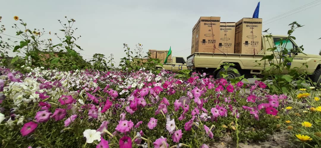 اهدا ۱۲۰۰ کالای اساسی منزل به سیل زدگان جنوب کرمان