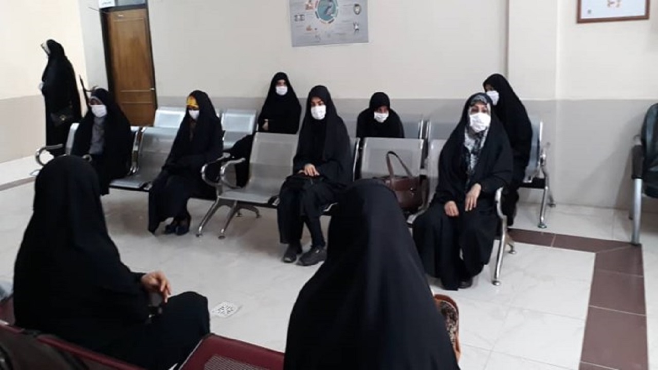 اهدا خون توسط بانوان بسیجی در پی کمبود شدید خون