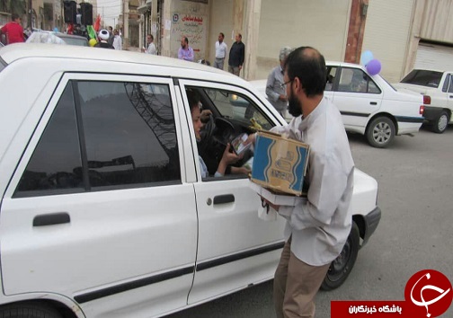 ۶۵ بسته بهداشتی و غذایی میان خانوادههای نیازمند اهواز توزیع شد ۶۵ بسته بهداشتی و غذایی میان خانوادههای نیازمند اهواز توزیع شد