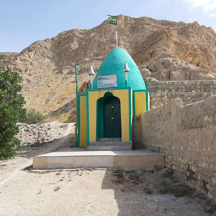مهار آتش سوزی در امام زاده بی بی ام فهمه