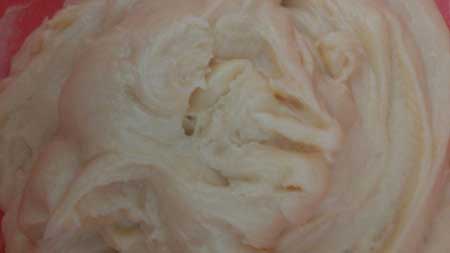 طرز تهیه نان خامه&zwnj;ای در منزل