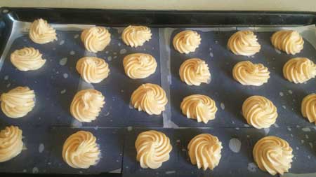 طرز تهیه نان خامه&zwnj;ای در منزل