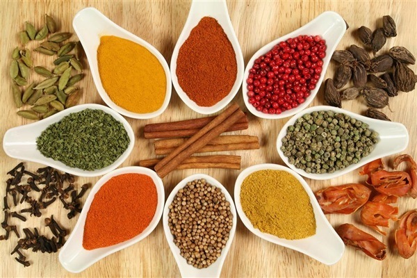 کدام غذا&zwnj;ها مانع خشکی پوست می&zwnj;شوند؟