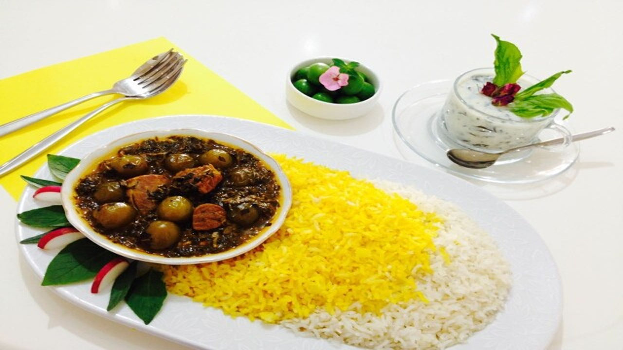 خورش گوجه سبز به همراه نکات کلیدی + طرز تهیه