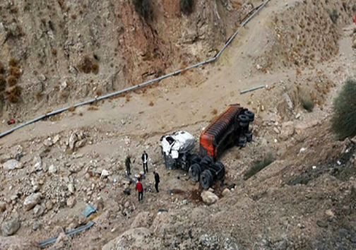 ۲ کشته حاصل واژگونی تریلی در محور بوکان_ مهاباد