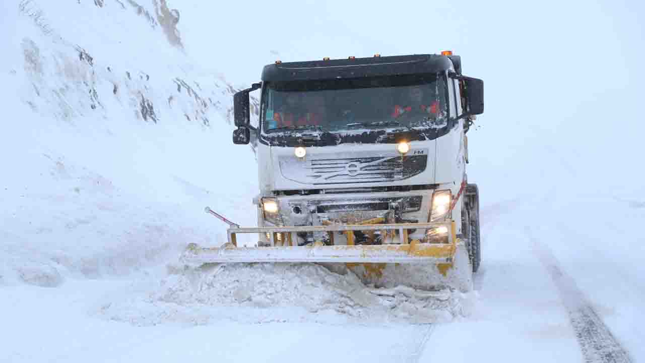 برف روبی ۲۵ هزار کیلومتر از محور‌های کوهستانی مازندران