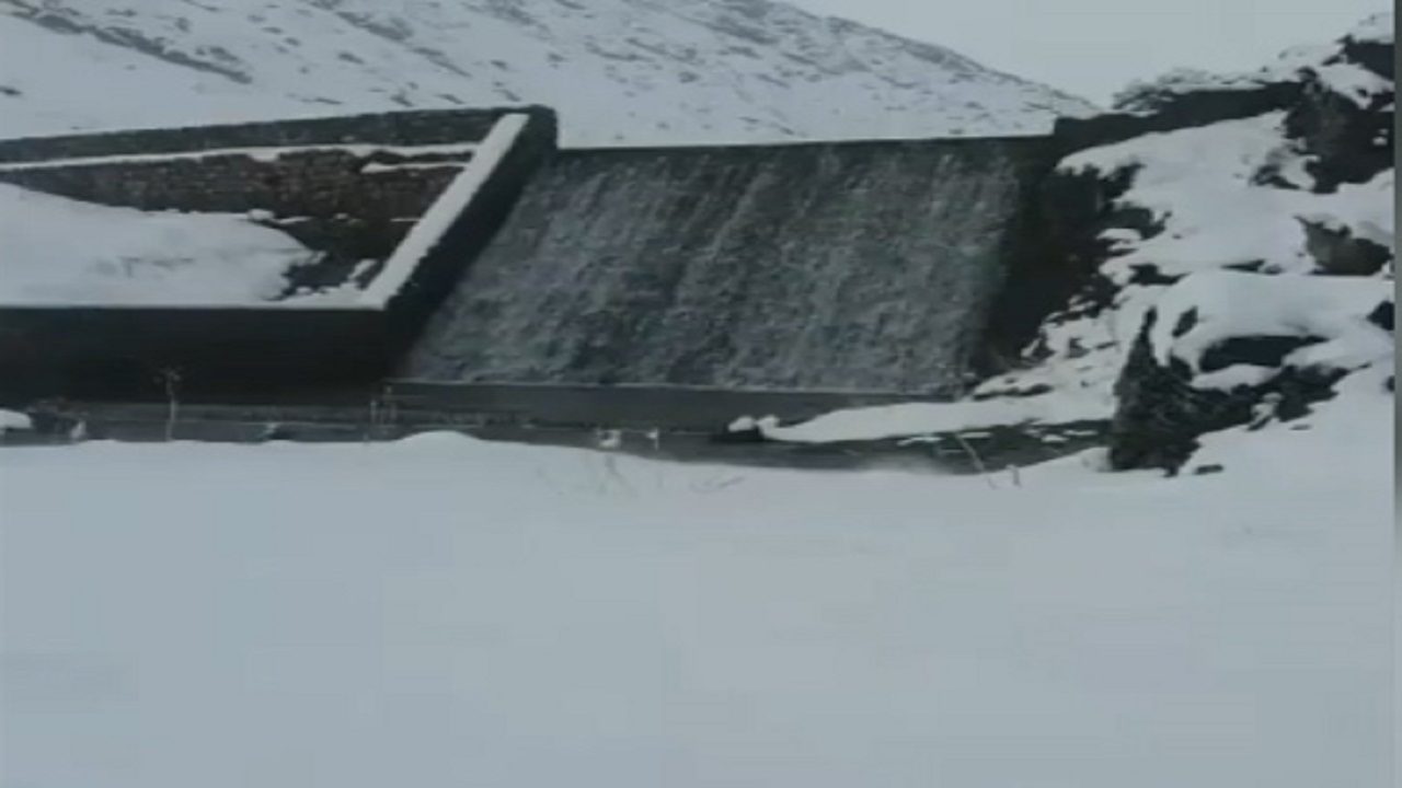 برف، روستای &laquo;خلعت پوشان&raquo; را سفیدپوش کرد + فیلم