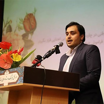 سلبریتی‌نما‌هایی که موج منفی می‌فرستند!/ پیشکسوتان برای هنرمندان جوان فرهنگ‌سازی کنند