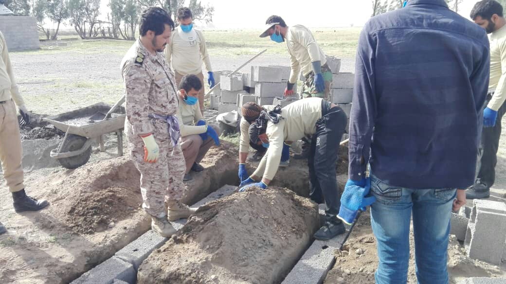 توزیع ۶۰ بسته مواد غذایی در بین سیل زدگان رودبار جنوب
