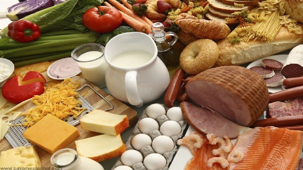 منابع غنی ویتامین A, C و D در چه مواد غذایی یافت می‌شود؟