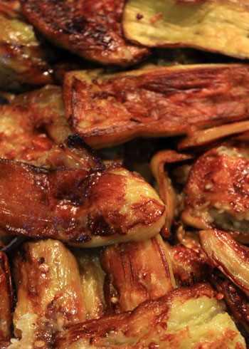 طرز تهیه بادمجان زغالی به همراه سس چرمولا