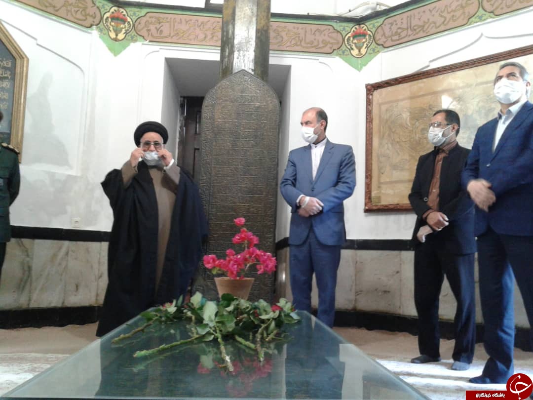 مقبره عطار نیشابوری گلباران شد