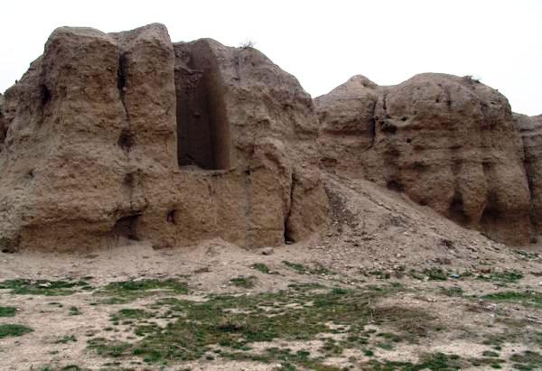 ریزش تپه&zwnj;های باستانی روی تپه ای دیگر طبیعی است