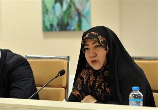 تلاشِ شبانه روزی برندها برای تولید ماسک / دبیر کارگروه مد و لباس: طراحان لباس خط تولیدشان را به دلیل شیوع کرونا تغییر دادند شفاپور