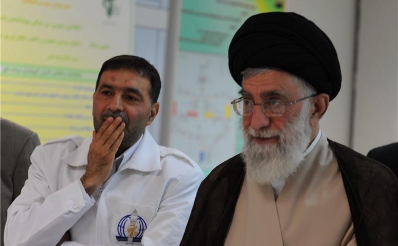 سفیدپوش&zwnj;های امروز و لباس&zwnj;خاکی&zwnj;های دیروز؛ هم جنس&zwnj;اند/ خیز جوانان برای ساختن ایران اسلامی بزرگ