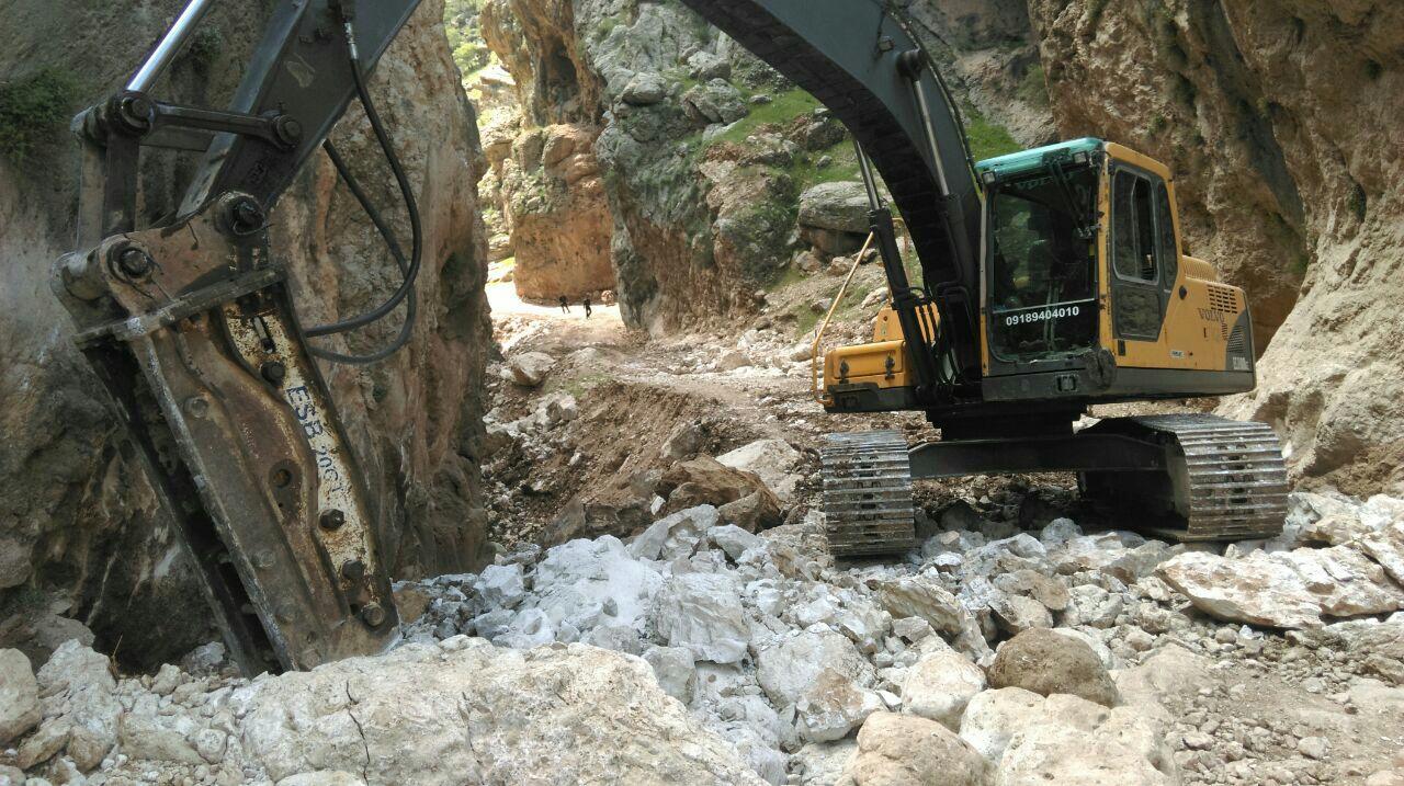 اجرای عملیات بهسازی مسیر تنگه روستای زنجیره علیا