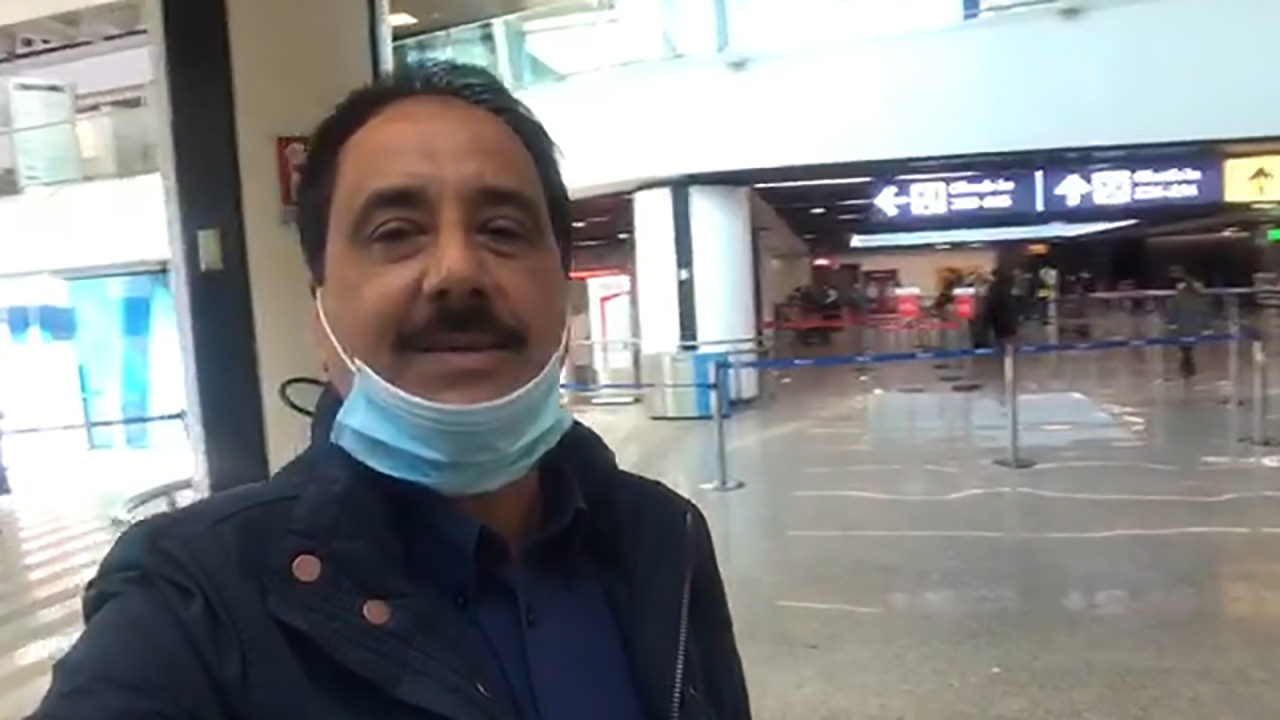 پلاتوی موبایلی حمید معصومی‌نژاد از آماده شدن دانشجویان ایرانی برای بازگشت به کشور از فرودگاه رم