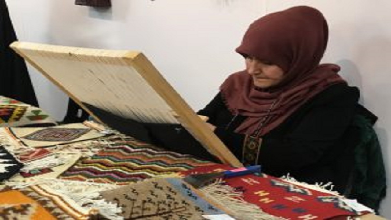 صدور و تمدید بیش از ۶۰۰ مجوز صنایع دستی در قزوین