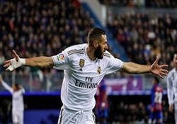 حرکات دیدنی گوتی در زمین فوتبال + فیلم