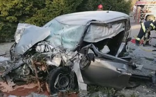 زنده ماندن معجزه آسای راننده بعد از تصادفی ترسناک