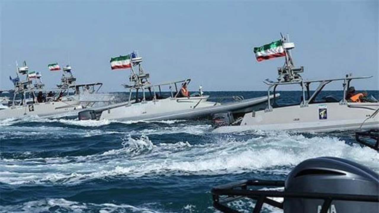 الجزیره: اقدام شناورهای ایرانی در پاسخ به اقدام تحریک‌آمیز چندی قبل آمریکا بود