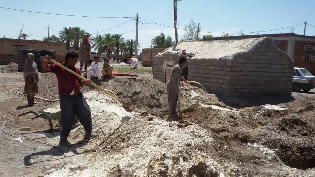 ساخت و ساز با رعایت پروتکل بهداشتی در مناطق سیل زده کرمان