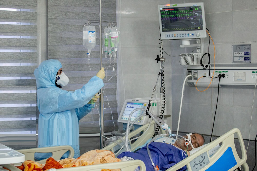 اهداء ۱۵ میلیارد ریال تجهیزات پزشکی مقابله با کرونا در اراک