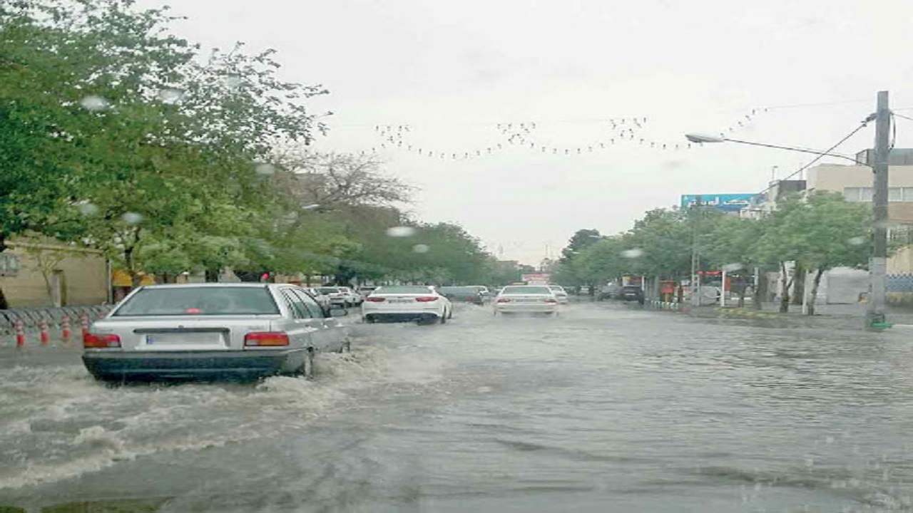 آب گرفتگی برخی نقاط مشهد در پی بارندگی های اخیر