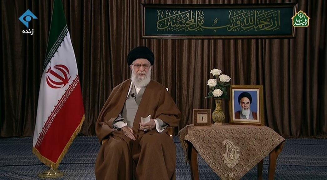 ترجمه آیه نصب شده بر کتیبه در سخنرانی نوروزی رهبر انقلاب
