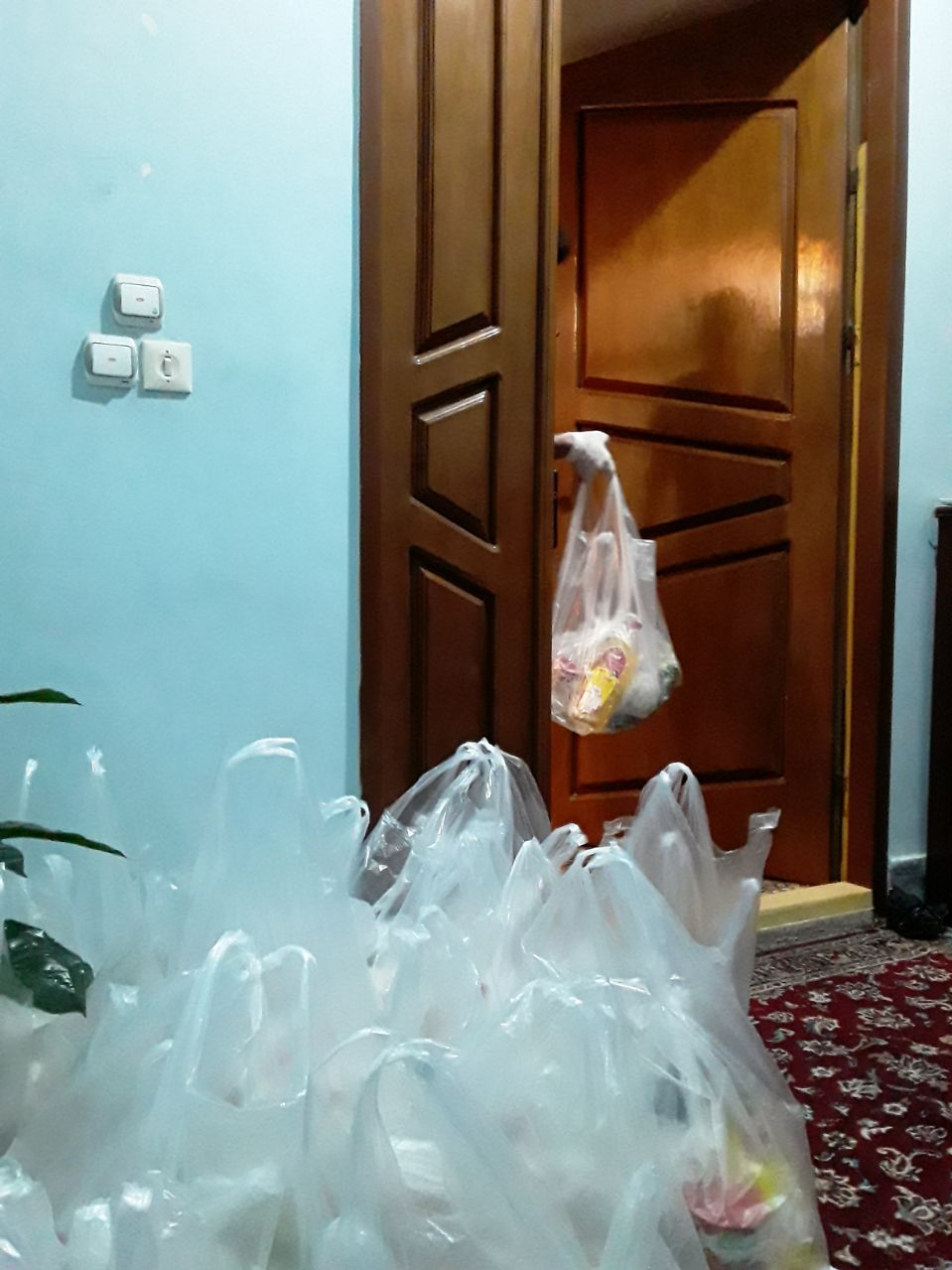 پک های بهداشتی به جای شام عروسی/ خرج عروسی زوج جوان صرف نیازمندان شد