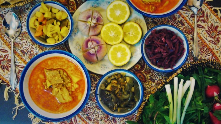 آموزش آشپزی؛ ازکباب شیش و جوجه فرانسه تا نان ذرت با هات داگ