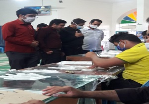 بازدید پدران شهدای مدافع حرم از کارگاه تولید دستکش  اندیمشک