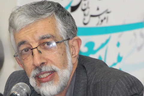 سعدی آموزگار جاودانهٔ زبان فارسی است