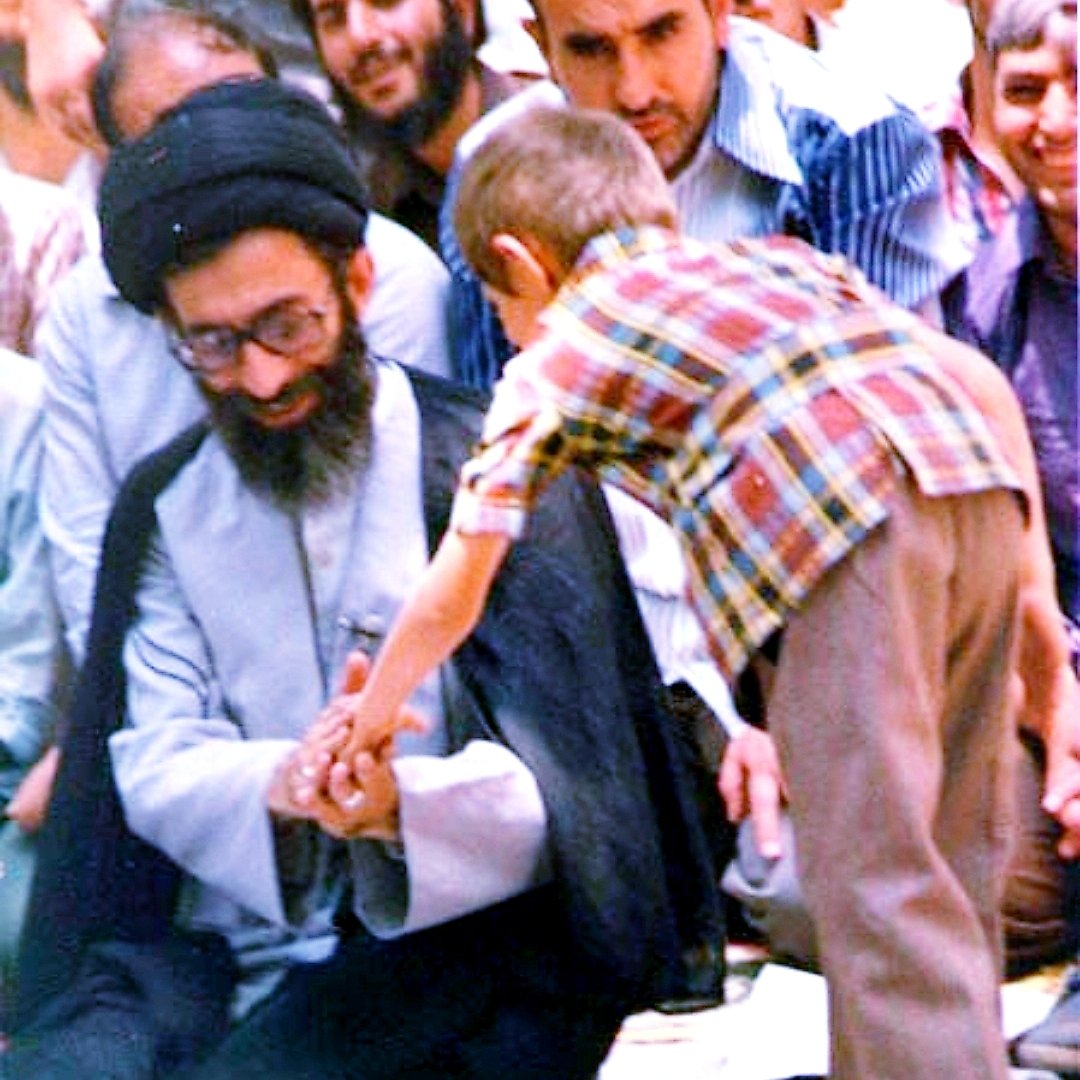 دو تصویر متفاوت از رهبر انقلاب و سردار سلیمانی؛ روی خوش، رسم مردان نیک روزگار است