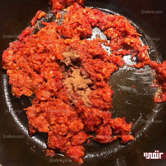 عدس پلو لایه&zwnj;ای با گوشت و رب گوجه مرحله به مرحله + طرز تهیه