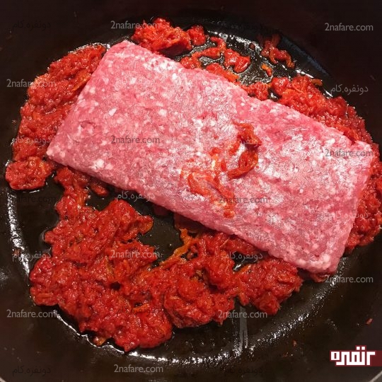 عدس پلو لایه&zwnj;ای با گوشت و رب گوجه مرحله به مرحله + طرز تهیه