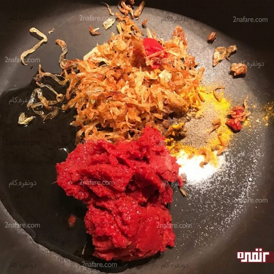 عدس پلو لایه&zwnj;ای با گوشت و رب گوجه مرحله به مرحله + طرز تهیه
