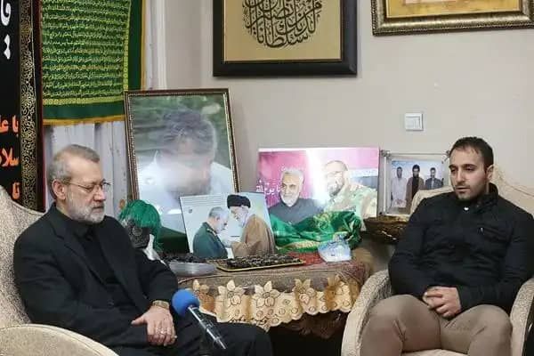 گفت‌وگوی لاریجانی با فرزندان شهید حاج قاسم سلیمانی و شهید ابومهدی المهندس