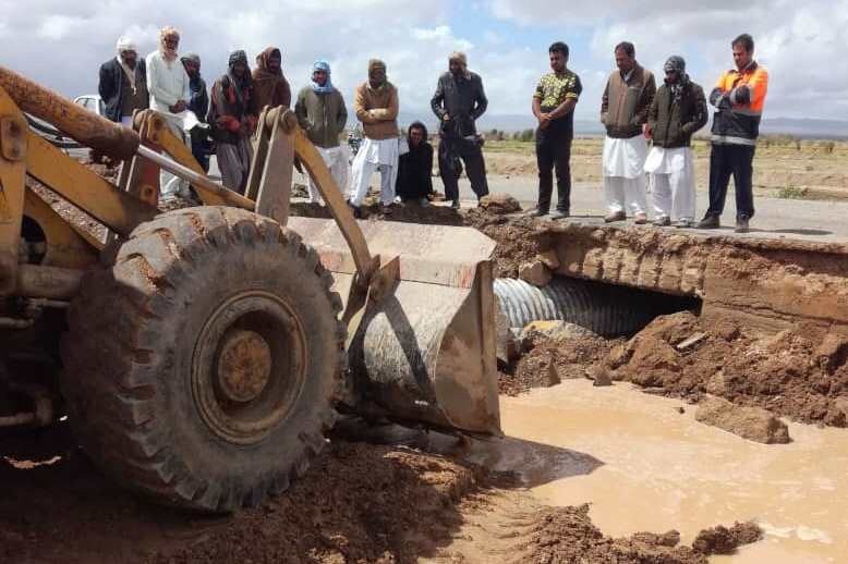 سیلاب راه ارتباطی ۹۱ روستا در شهرستان&zwnj;های تقتان و میرجاوه را مسدود کرد