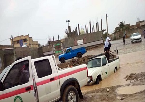 کمک رسانی هلال احمر قم به ۱۴ خانواده گرفتار در سیلاب