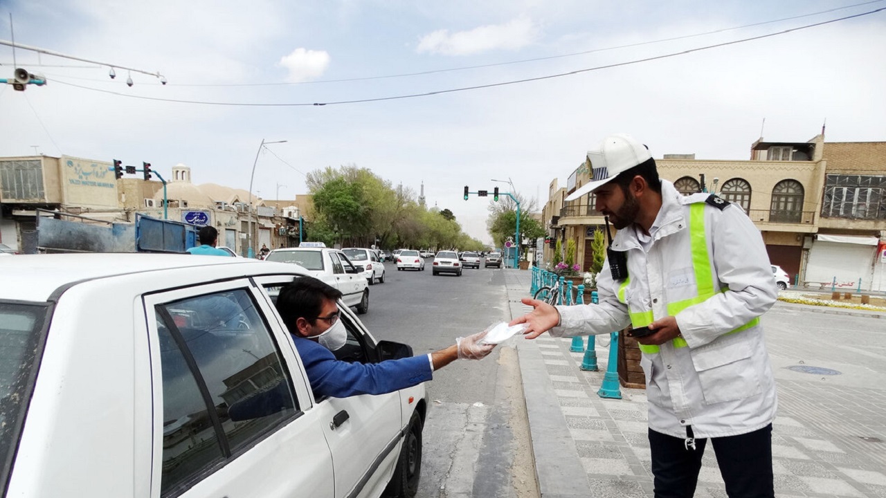 توزیع ماسک در ۲ مرحله بین اداره‌ها و بیمارستان‌ها
