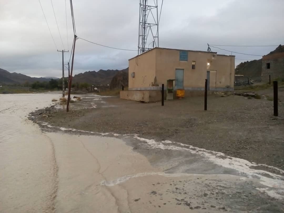 سیل در یک قدمی منازل مسکونی روستای ملوران بخش مرکزی نیکشهر