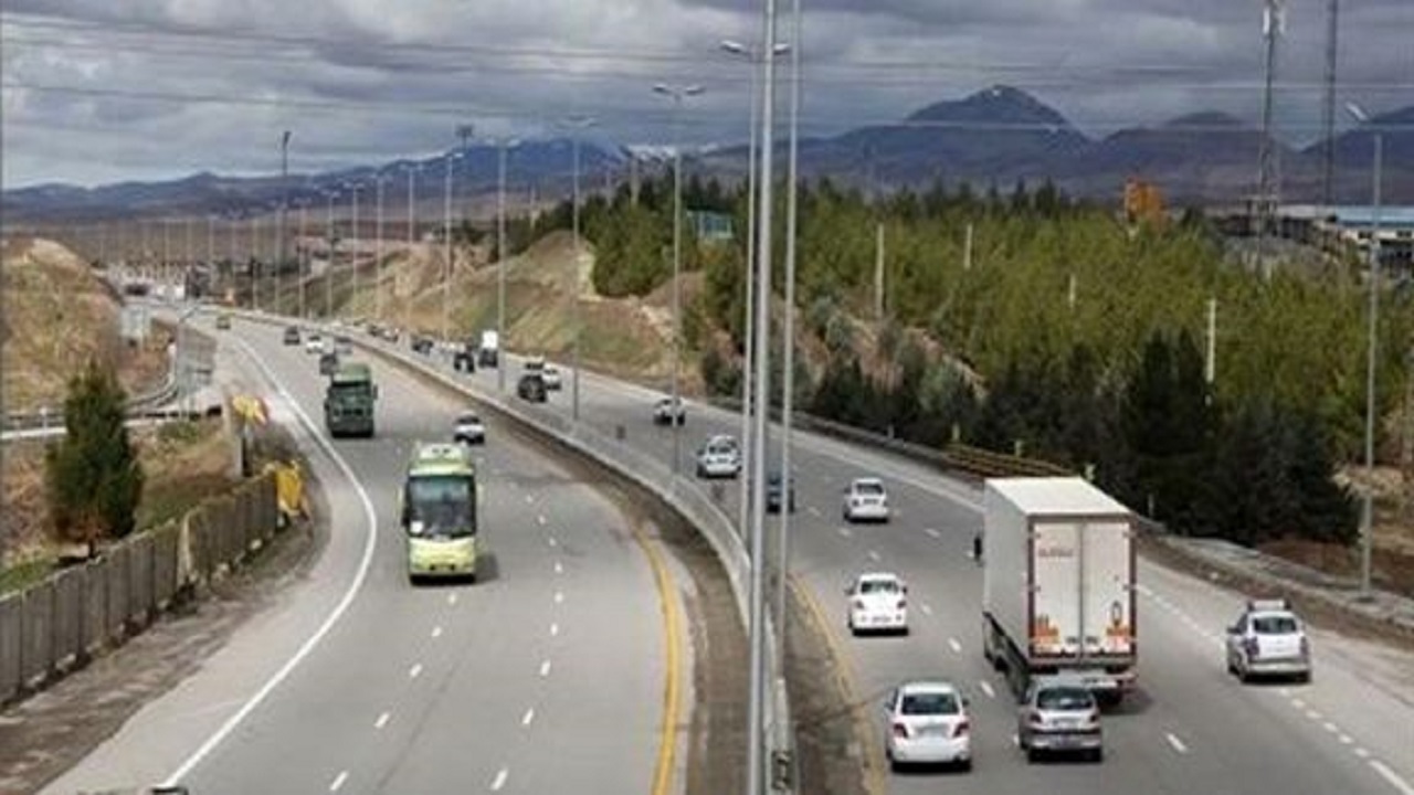 کاهش نزدیک به ۵۰ درصدی تردد وسایط نقلیه از محورهای ارتباطی آذربایجان غربی