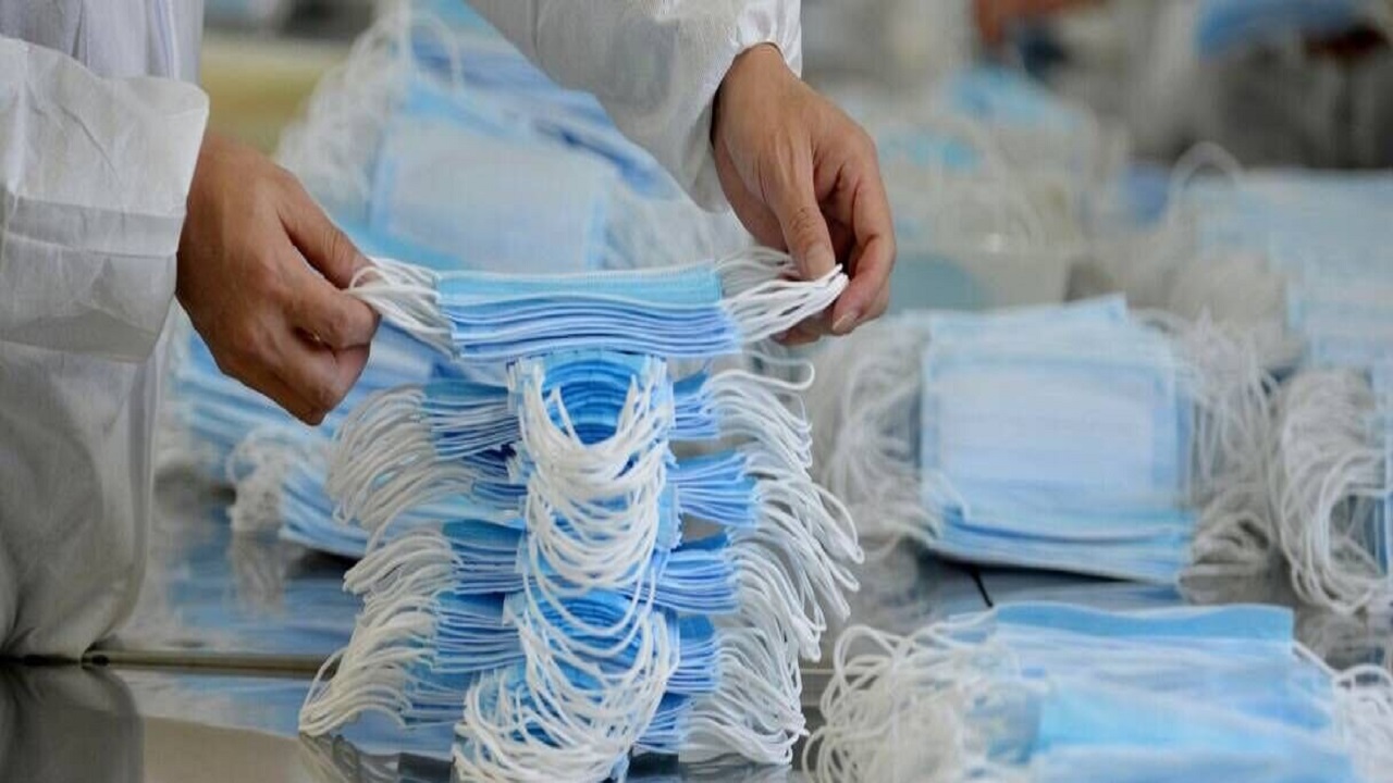 توزیع یک هزار و ۵۰۰ ماسک و ژل ضدعفونی بین کارگران
