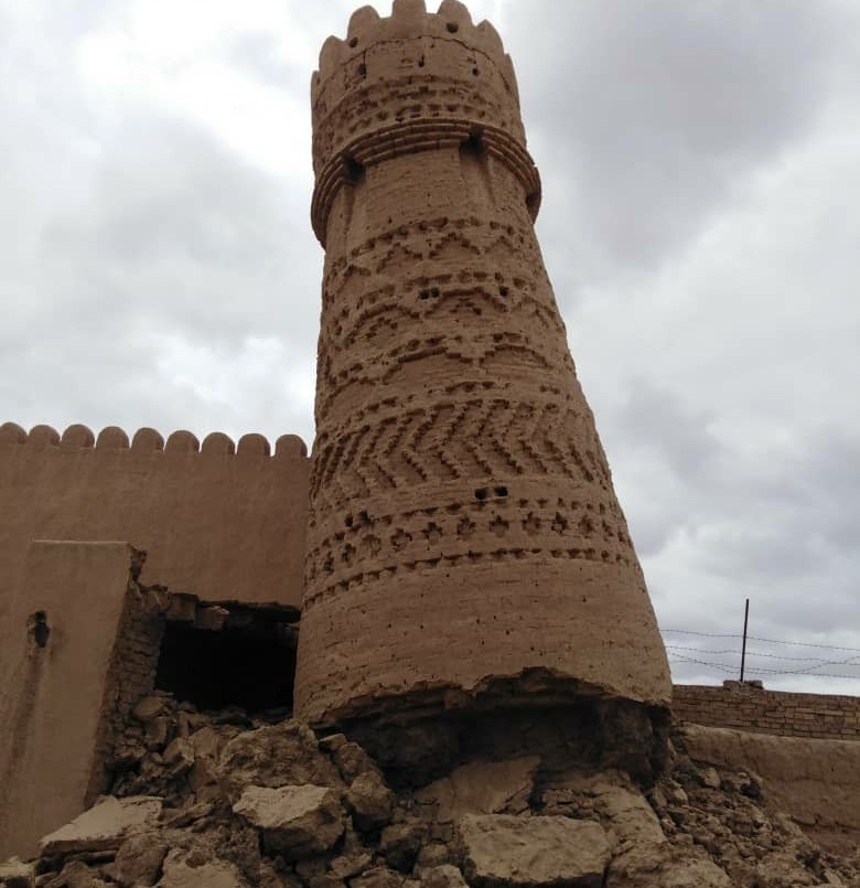 چهار برج یزدان آباد دچار آسیب شد
